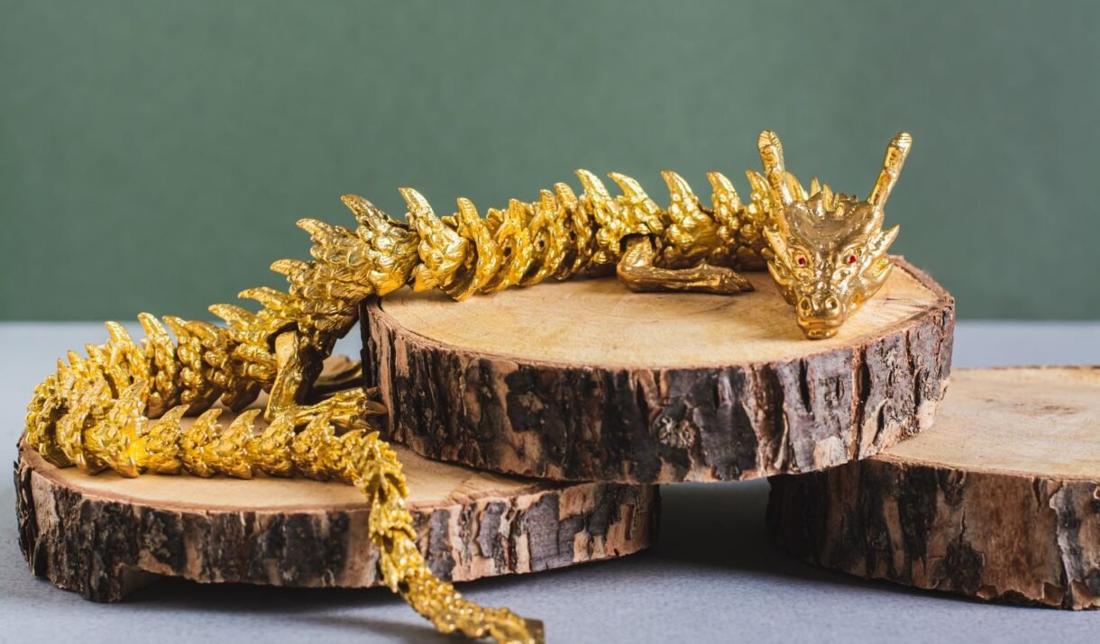 metal dragon on truncks of tree on green backgroun uptn5hu