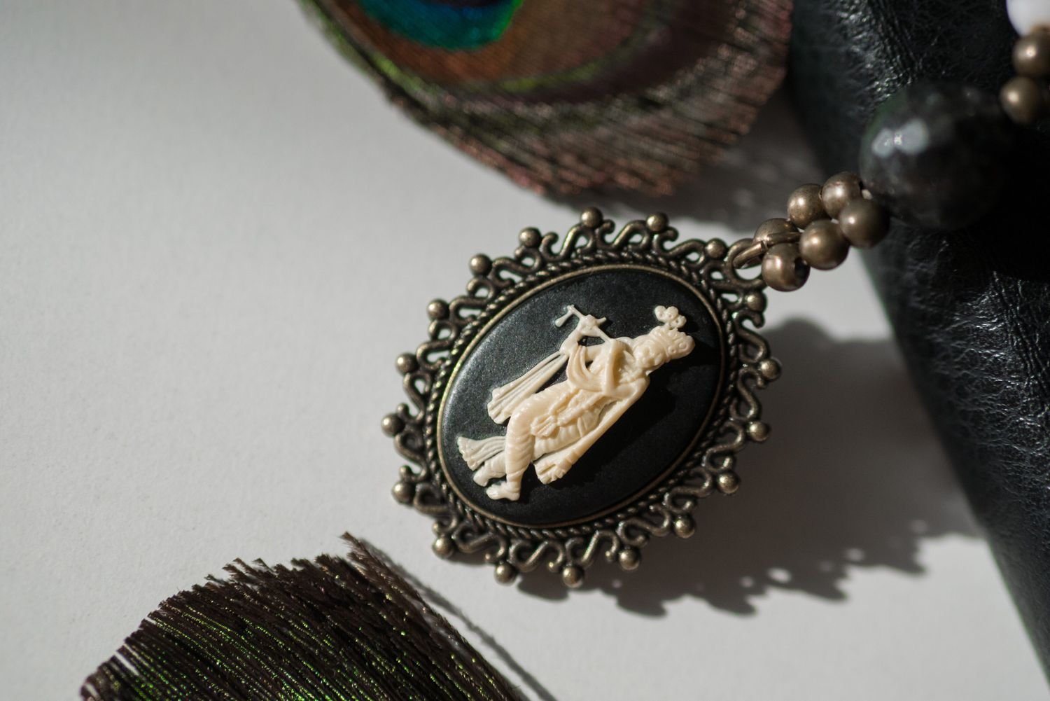 krishna pendant kyr8hlh.jpg